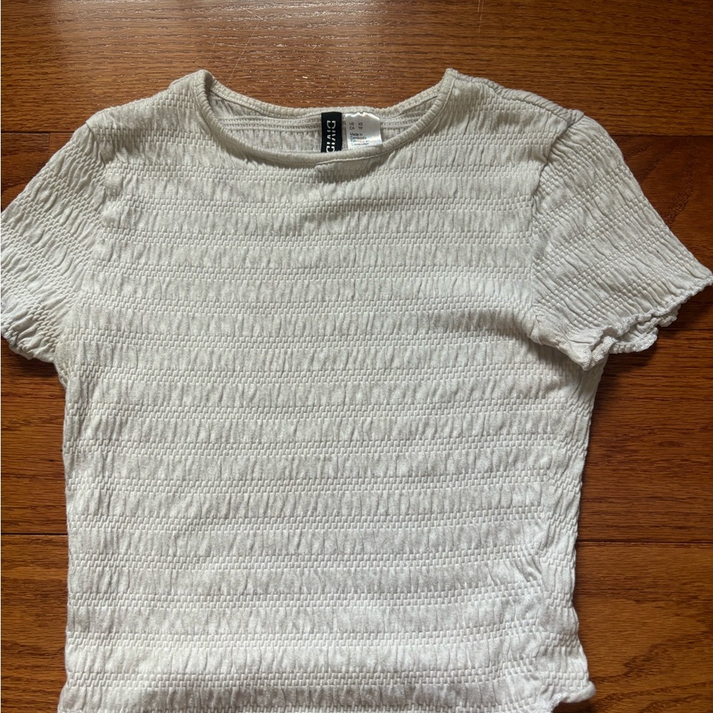 H&M White Textured Short Sleeve Tee